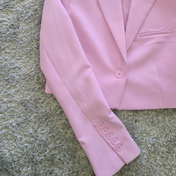 DYNAMITE Cropped Blazer (XS) - Picture 2 of 4